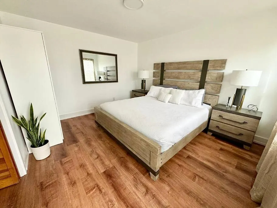 Downtown Dream- Relaxing Escape In Downtown Pensacola Villa