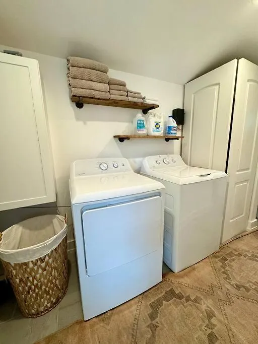 Downtown Dream- Relaxing Escape In Downtown Pensacola Villa